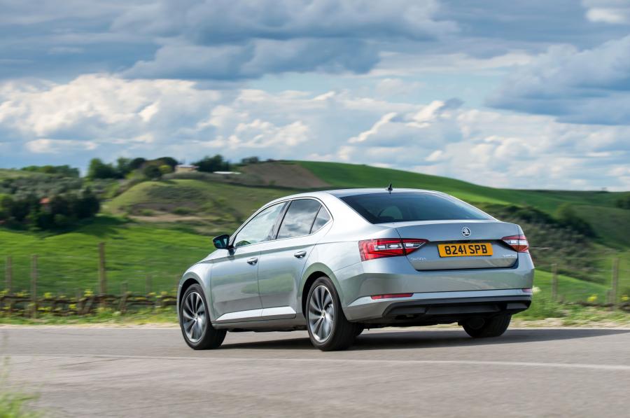  Skoda Superb 2015 года  (UK) (фото 2 из 12)